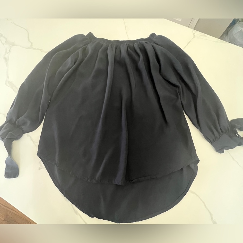 Woman navy off shoulder blouse size 6